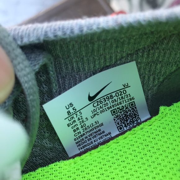 Nike Space Hippie 04 Flyknit Lifestyle Sneakers - Picture 9 of 11